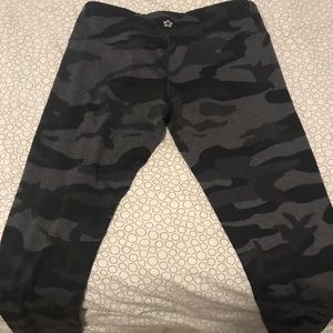 Tuff Athletic Camo Leggings- Large